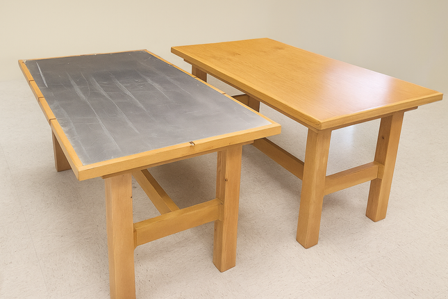 Wood Table in Accordance to IEC 61000-4-2